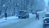 Accident: Un enfant renverse par un 4x4 sur une route enneigee en russi